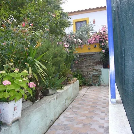 Casinha Da Aldeia Holiday home *